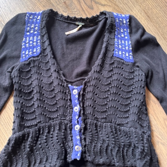 Free people cropped vneck cardigan with blue detail size XS. 100%cotton - Picture 4 of 9